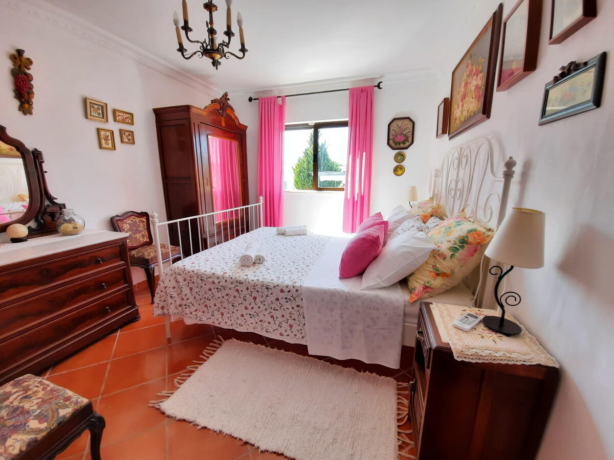 Bedroom 1 (suite)