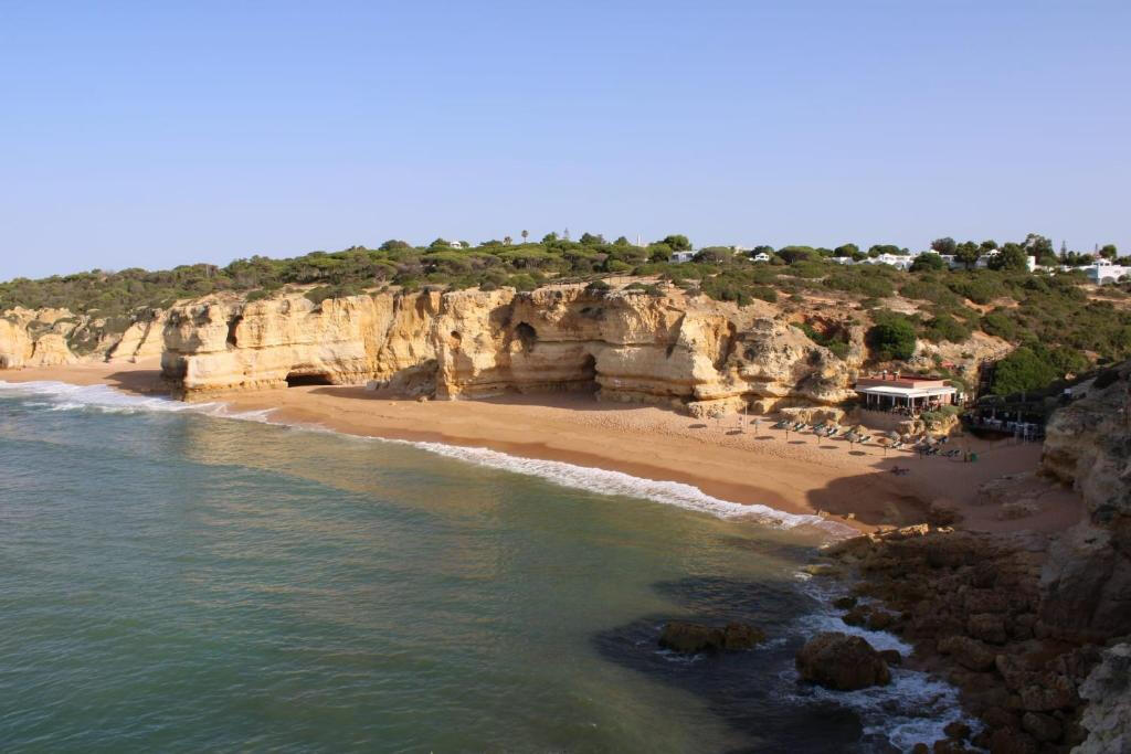 Praia da Coelha Bay